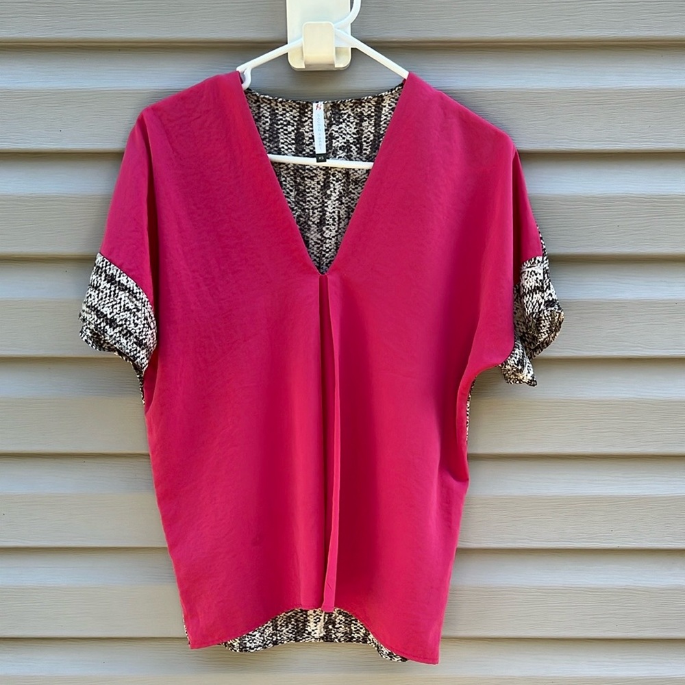Sachin + Babi | Pink Snakeskin Printed V-neck Blouse size Extra Small